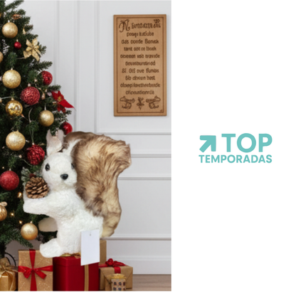 Ardilla Navideña Blanca Abrazando Nuez 17X20cm.